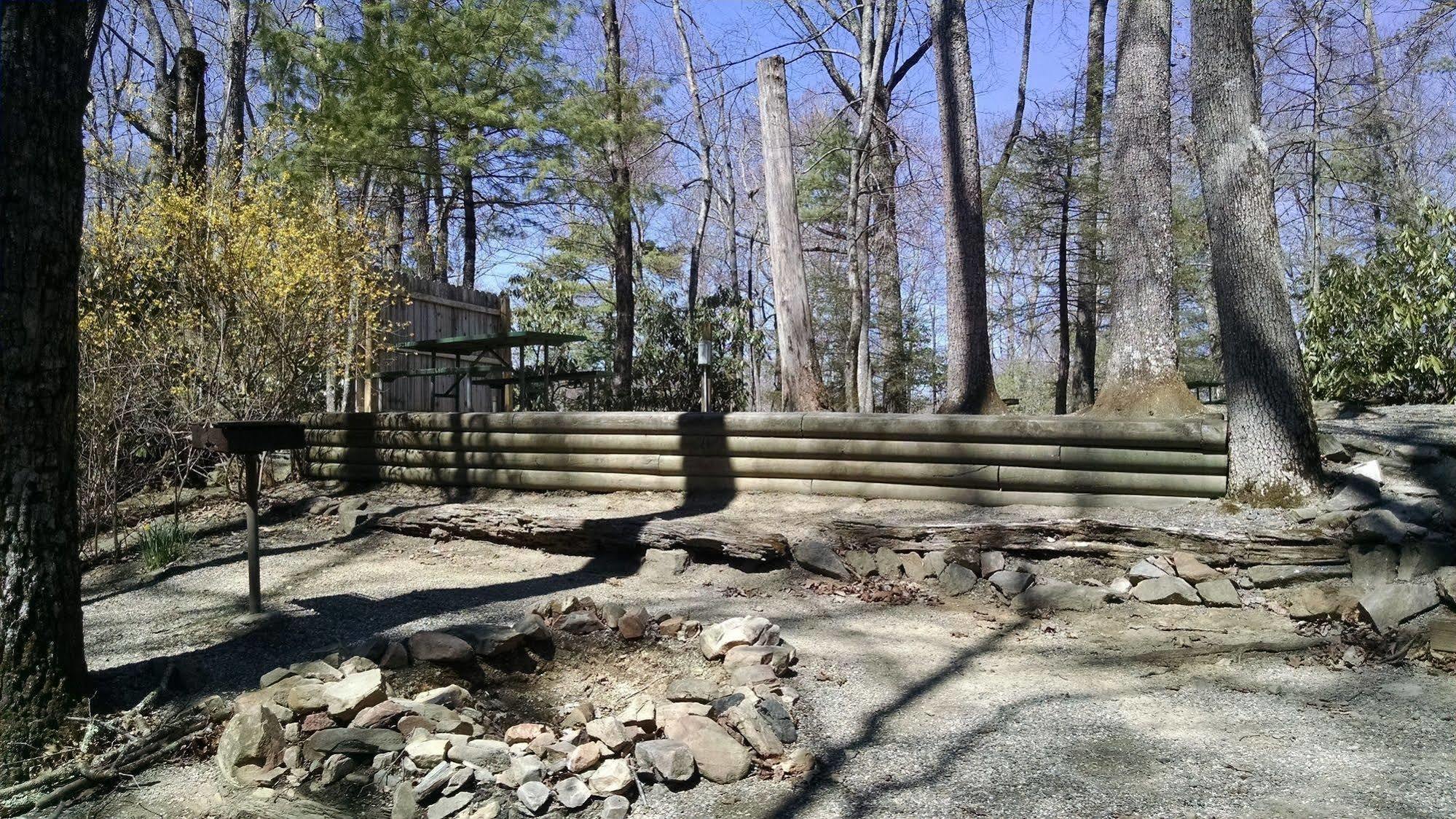 Linville Falls Campground, Rv Park, And Cabins Exterior foto