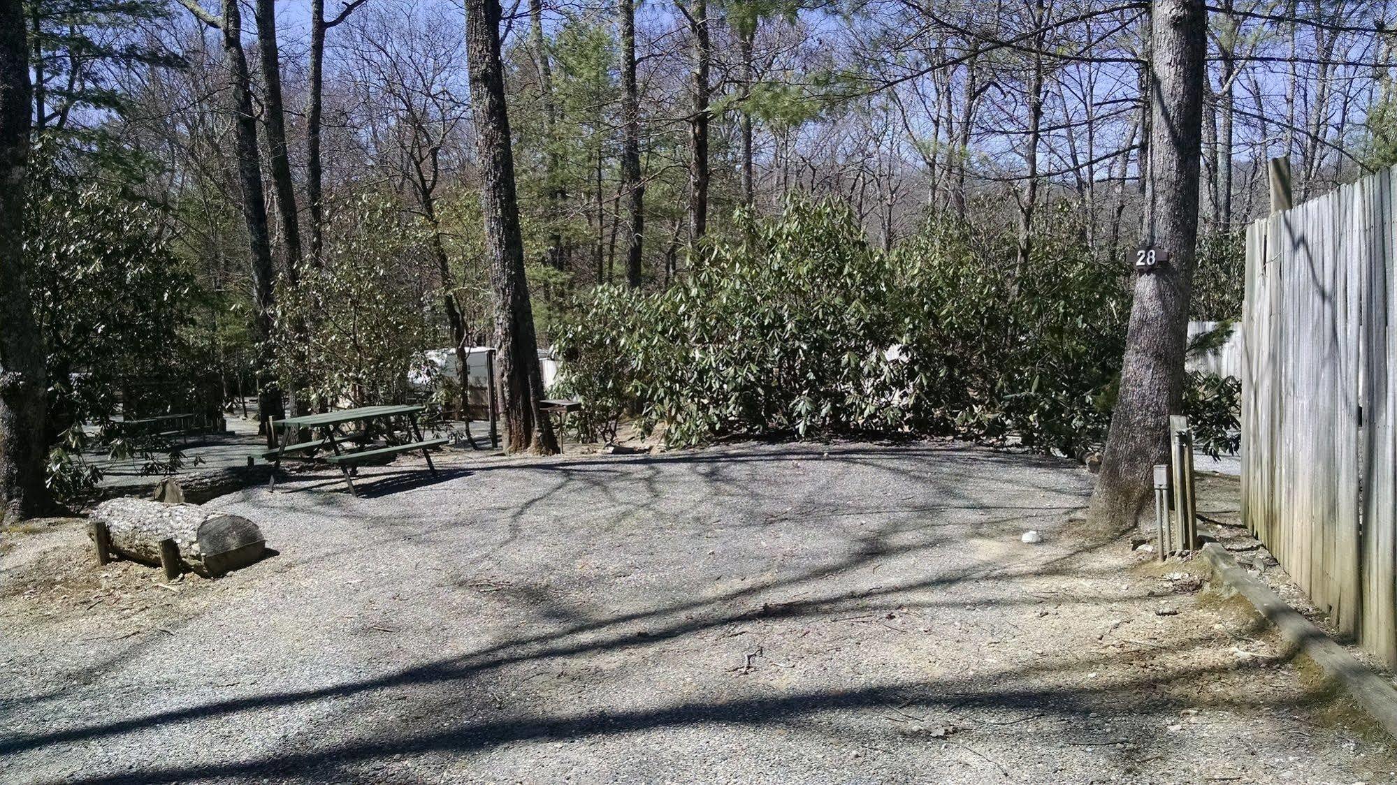 Linville Falls Campground, Rv Park, And Cabins Exterior foto